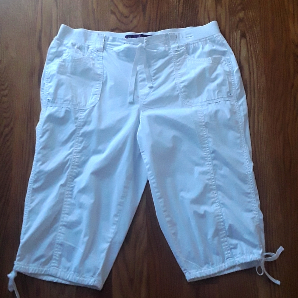 Gloria white capri sz 12 missy